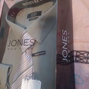 Jones New York  t-shirt and tie 👔